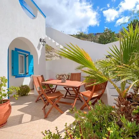 Santorini Traditional Cave House * Vóthon