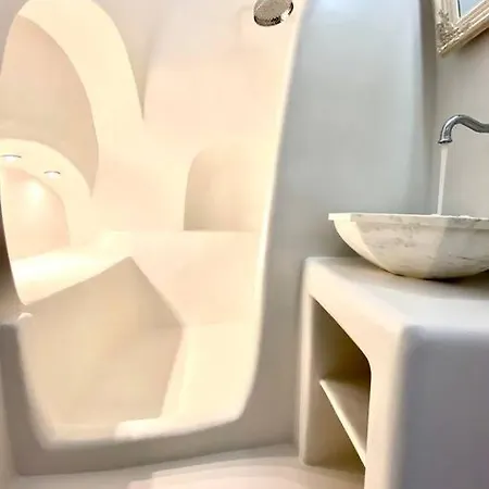 Santorini Traditional Cave House *