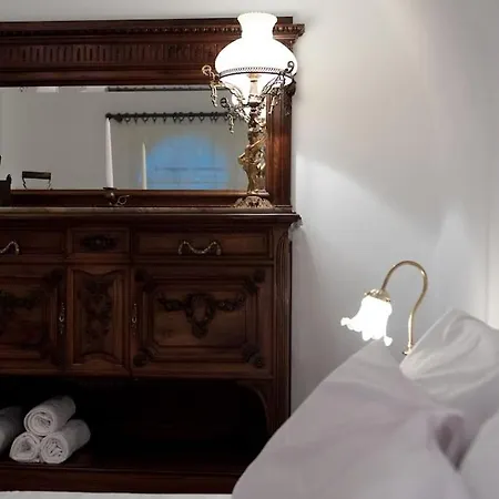 Santorini Traditional Cave House 펜션 *