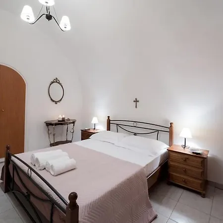 Santorini Traditional Cave House Дом отдыха Вотон